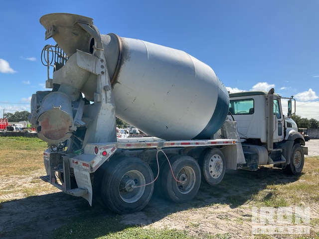 CAMIóN REVOLVEDOR 2015 MACK MCNEILUS 10.5 CYD