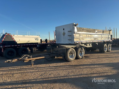 2009 Trojan 26 ft Quad/A Turntable Pup مقطورة للتفريغ الخلفي