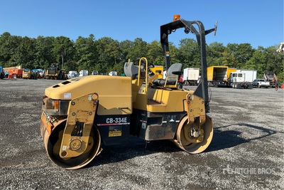 2006 Cat CB-334E مدحلة ذات اسطوانتين