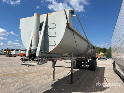 1998 Clement 32 ft T/A Frameless Tipping Trailer