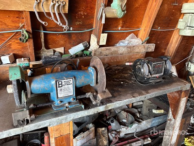 Quantity of (2) Bench Grinder Varios, tienda, almacen, consumidor
