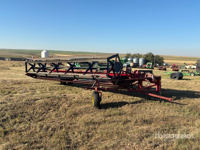 Versatile 24 24 ft Pull Type Swather Zwadmaaier