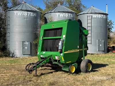 John Deere 567 Round Baler