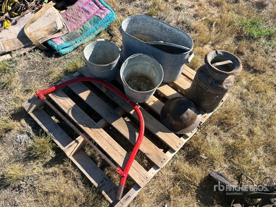 Quantity of Miscellaneous Antiques Antiguedades