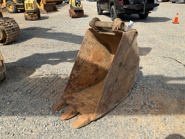 24 in Digging Excavator Bucket