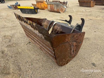 Brandt 65 in Q/C Hydraulic Tilting Bucket