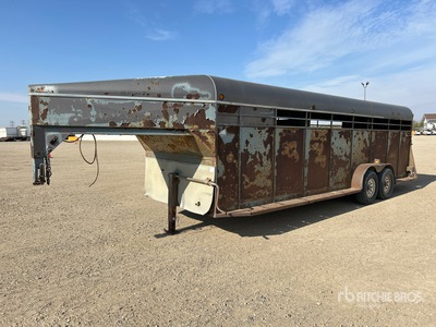 Bergen 24 ft T/A Gooseneck Livestock Trailer