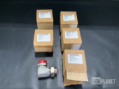 (10) Admiral Valve H823-20-20-SS Tube to Boss Elbows