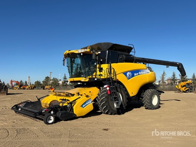 New Holland CR 9070 Combine Harvester