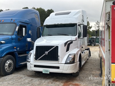 2016 Volvo VNL64 6x4 Ciągnik siodłowy T/A z kabiną sypialną