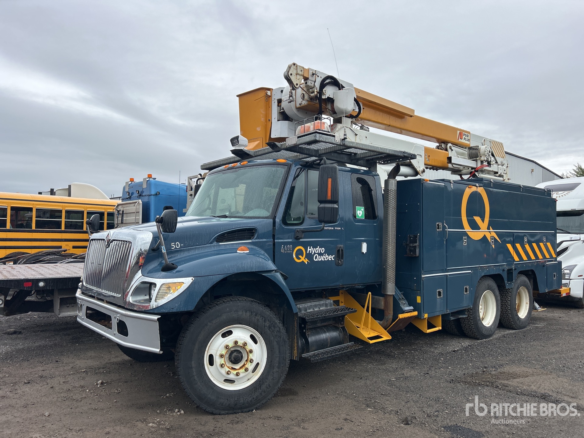 Posi-Plus 400-46-R 46 ft on 2007 International 7400 6x4 Extended Cab Bucket Truck