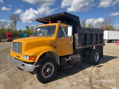 1993 International 4900 4x2 S/A Dump Truck