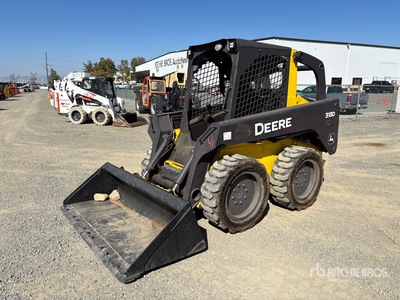 2010 John Deere 318D を見 Skid-Steer Loader