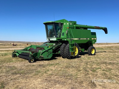 1995 John Deere 9600 Combine Harvester