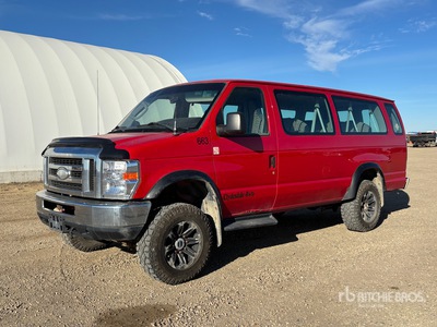 2014 Ford Econoline E-350 Super Duty 11 Passenger Van