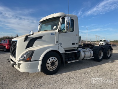 2016 Volvo VNL 6x4 T/A Day Cab Truck Tractor