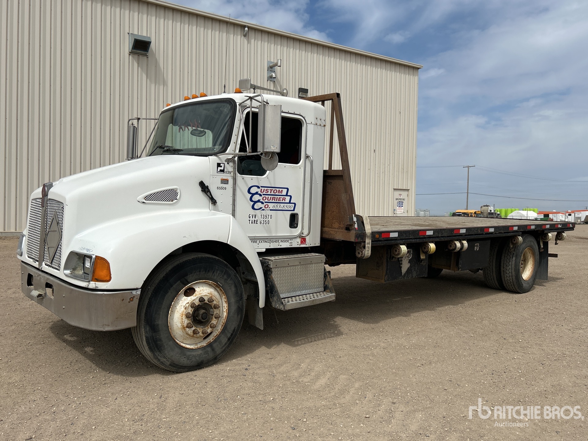 2005 Kenworth T300 4x2 Ciężarówka z płaską platformą