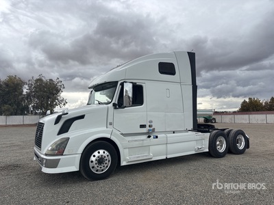 2015 Volvo VNL 6x4 3- Achs Sattelzugmaschine mit Schlafkabine