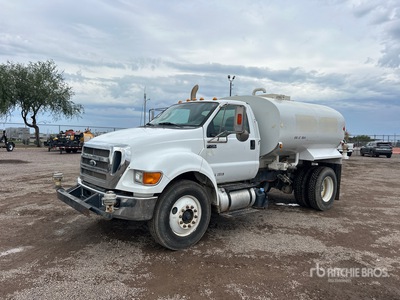 2015 Ford F-750 XLT 2000 gal 4x2 Water Truck