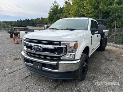 2020 Ford F-350 XLT 4x4 Crew Cab Flatbed Truck
