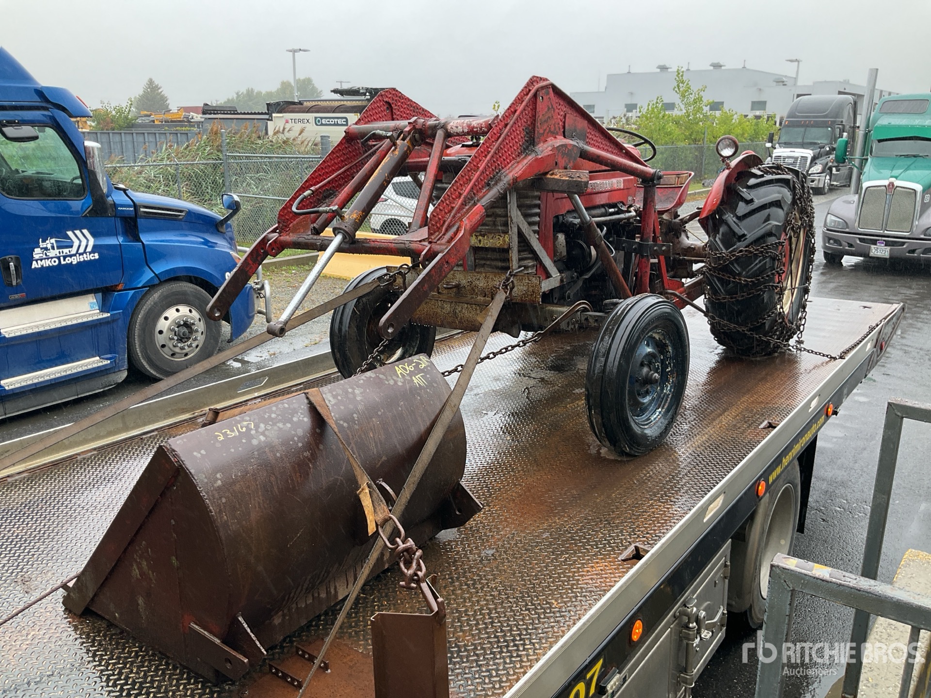 1960 Massey Ferguson MF50 Antique Tractor (Inoperable)