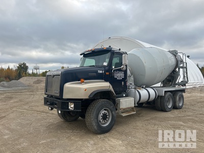 2000 International 5600i 6x6 Mixer Truck
