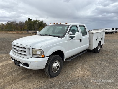 2002 Ford F-350 4x4 Crew Cab Utility Truck