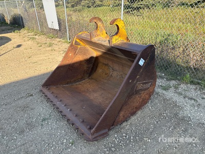 Brandt 60 in Q/C Cleanup Excavator Bucket - Fits John Deere 180G/210G