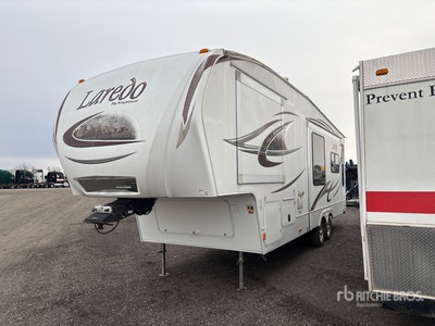 2011 Laredo 266RLL 26 ft T/A Travel Trailer