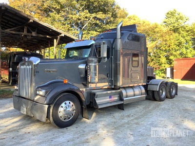 2010 Kenworth W900 6x4 T/A Sleeper Truck Tractor