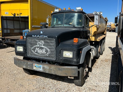 2002 Mack RD600 8x4 Tri/A Dump Truck (Inoperable)