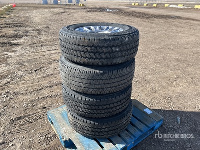 Quantity of (4) LT275/70R18 Reifen