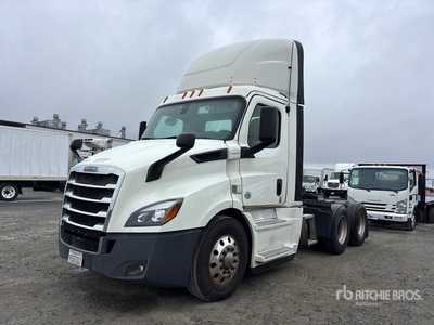 2019 Freightliner Cascadia 116 6x4 T/A Dagcabine Trekker