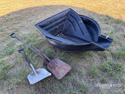 Quantity of (2) Poly Grain Hopper 穀物取扱い機械