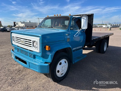 1979 Chevrolet C6000 4x2 Camión plataforma volquete (Inoperable)