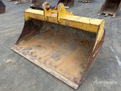2000 mm Q/C Cleanup Excavator Bucket - Fits 20 Ton
