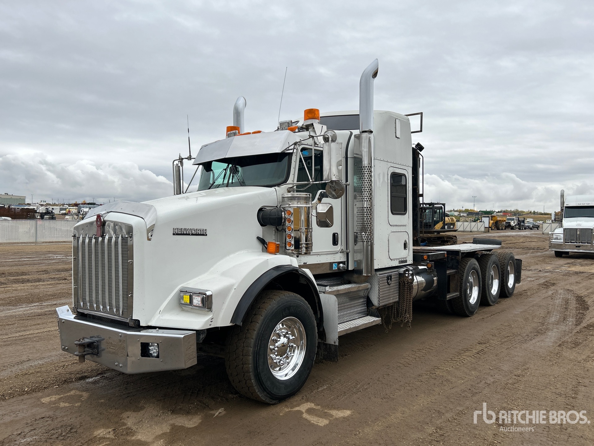 2011 Kenworth T800 8x6 Sleeper Winch Truck