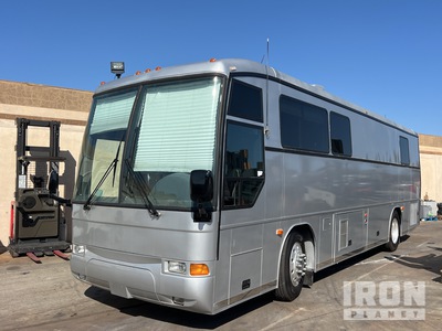 2003 MCI F3500 4x2 Motor Home