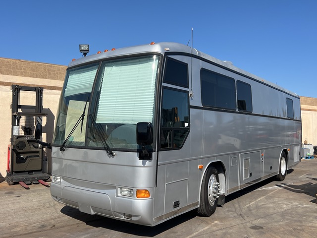 2003 MCI F3500 4x2 Motor Home 2003 MCI F3500 4x2 Motor Home