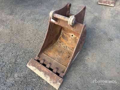 1997 JAWS 600 mm Q/C Cleanup Backhoe Rear Bucket - Fits Cat 428B