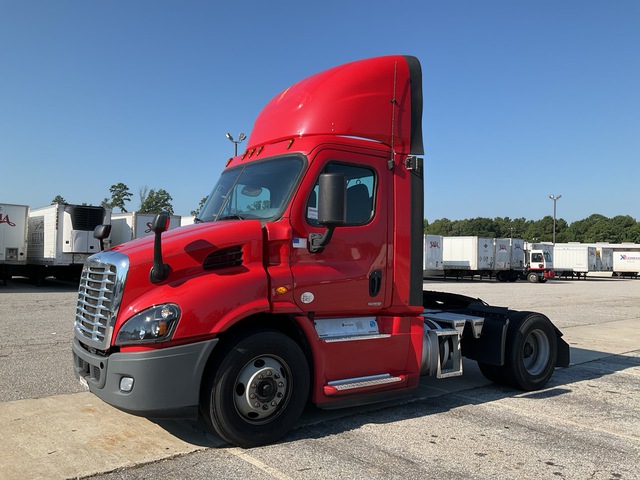 2018 Freightliner Cascadia 113 4x2 S/A Day Cab Truck Tractor 2018 Freightliner Cascadia 113 4x2 S/A Day Cab Truck Tractor