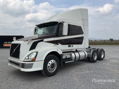 2014 Volvo VNL64 6x4 Tractocamion con Dormitorio / Ciągnik siodłowy T/A z kabiną sypialną