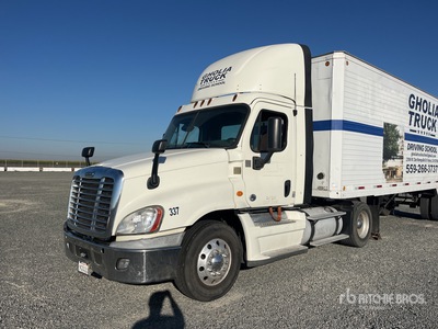 2014 Freightliner Cascadia 125 4x2 Day Cab Truck Tractor