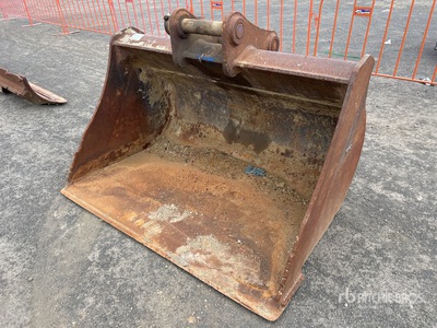 ECH 1800 mm Q/C Cleanup Excavator Bucket