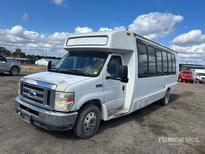 2008 Ford E-450 4x2 22-Seat Mini Bus