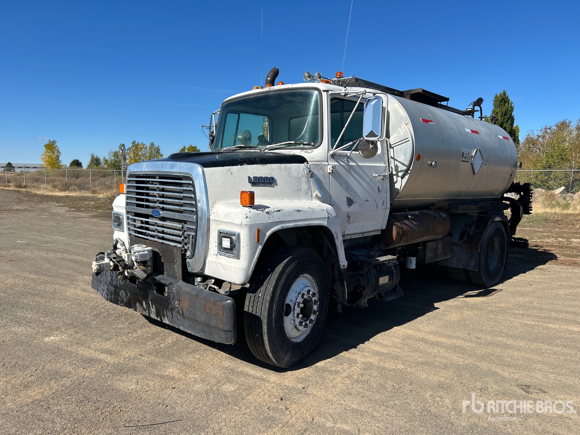 1989 Ford L8000 4x2 Asphalt Distributor Truck