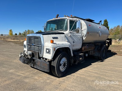 Bearcat BC-501 on 1989 Ford L8000 4x2 Asphalt Distributor Truck
