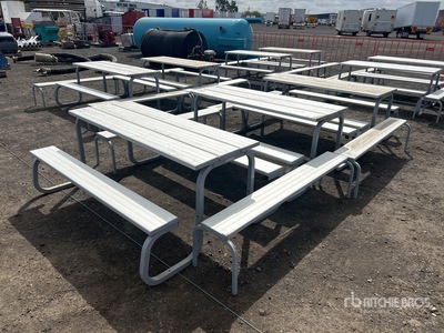 Quantity of Outdoor Benches Varios otros