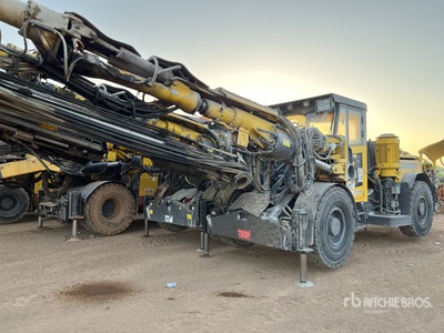 2006 AM General L2C 4WD Jumbo Drill