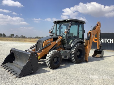 2017 Case 851EX-SS 4x4 Retroexcavadora / Graaflaadmachine